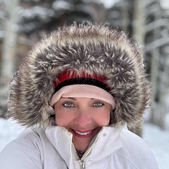 Meet your key contact and primo Posher, Leigh! - Picture 2 of 2